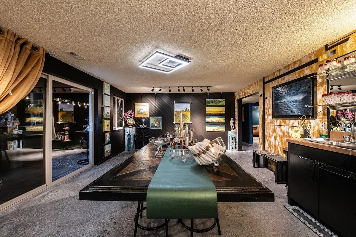 Momento Lounge and Gallery photo 2